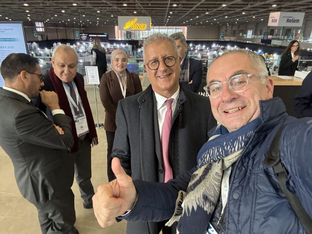 Bertrand Devismes au salon summit maroc avec le directeur général de l'ONCF et du ministe de l'industrie marocaine M. Ryad Mezzour